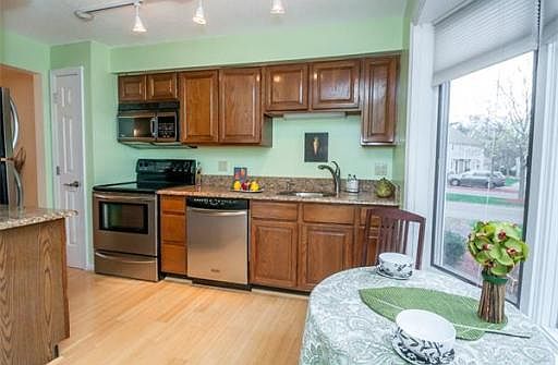5th image of 504 Foxwood Cir