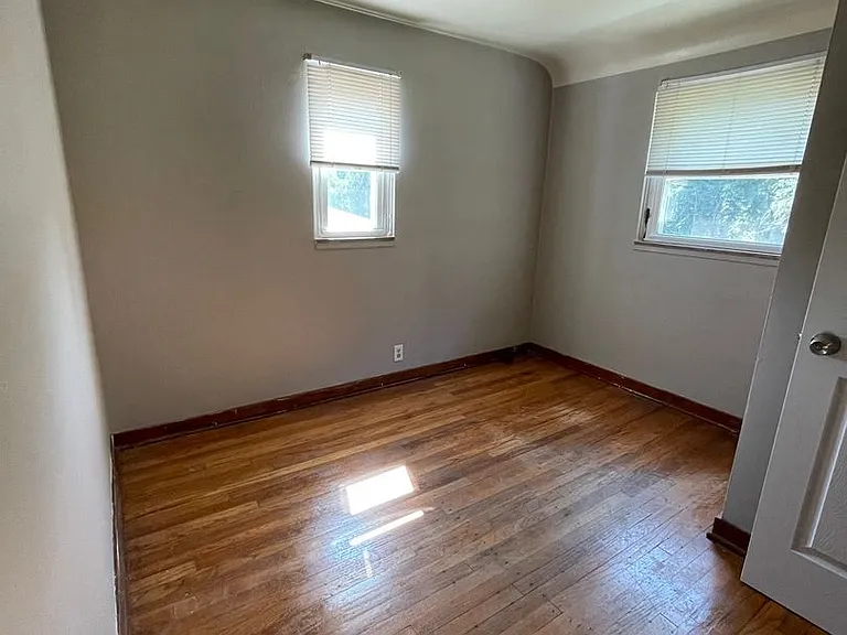 250 Locust St — Photo 12