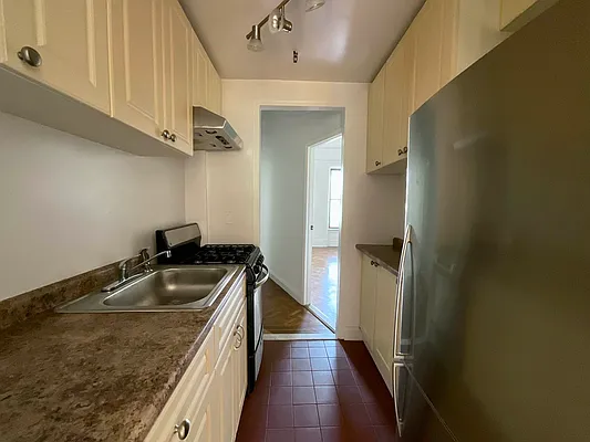 Rented by Compass | media 9