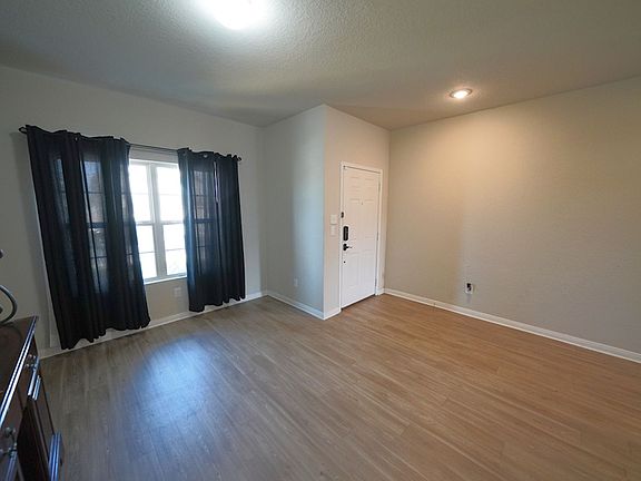 5th image of 7920 Navarro Mls