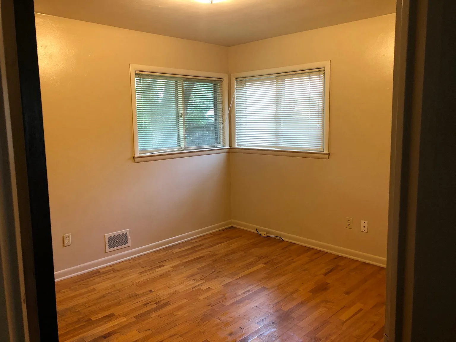 4 bed, 1025 sqft, $2,900 — Photo 4