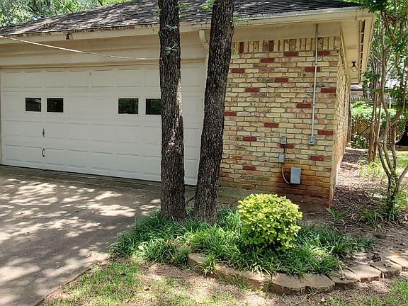 Attached 2 car garage