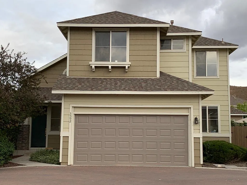3592 Herons Cir photo 1
