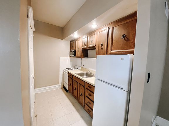4th image of 411 N Salisbury St APT A