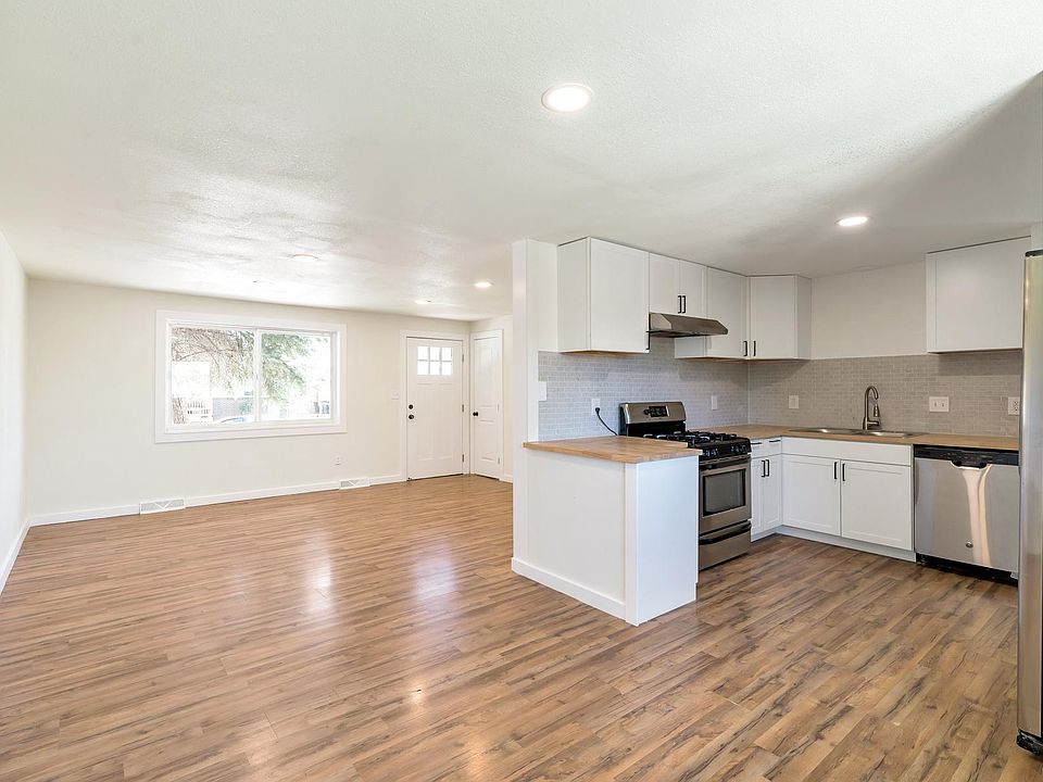 Eat-in dining and kitchen area with open concept to the living room