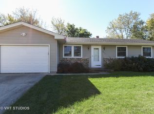 813 Dartmoor Dr, Crystal Lake, IL 60014