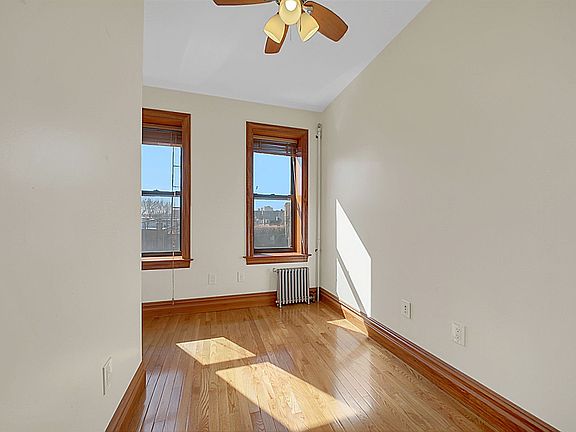 3rd image of 364 15th St APT 3R