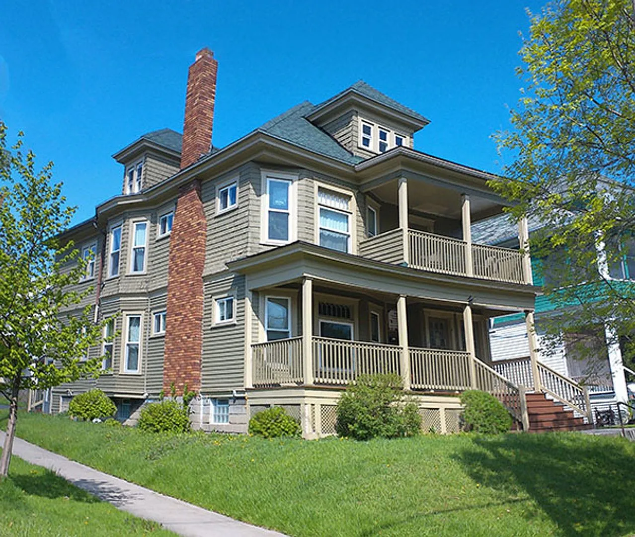 262 Roosevelt Ave - Available 8/1/27 - Spacious First Floor Apartment For Rent — Photo 3