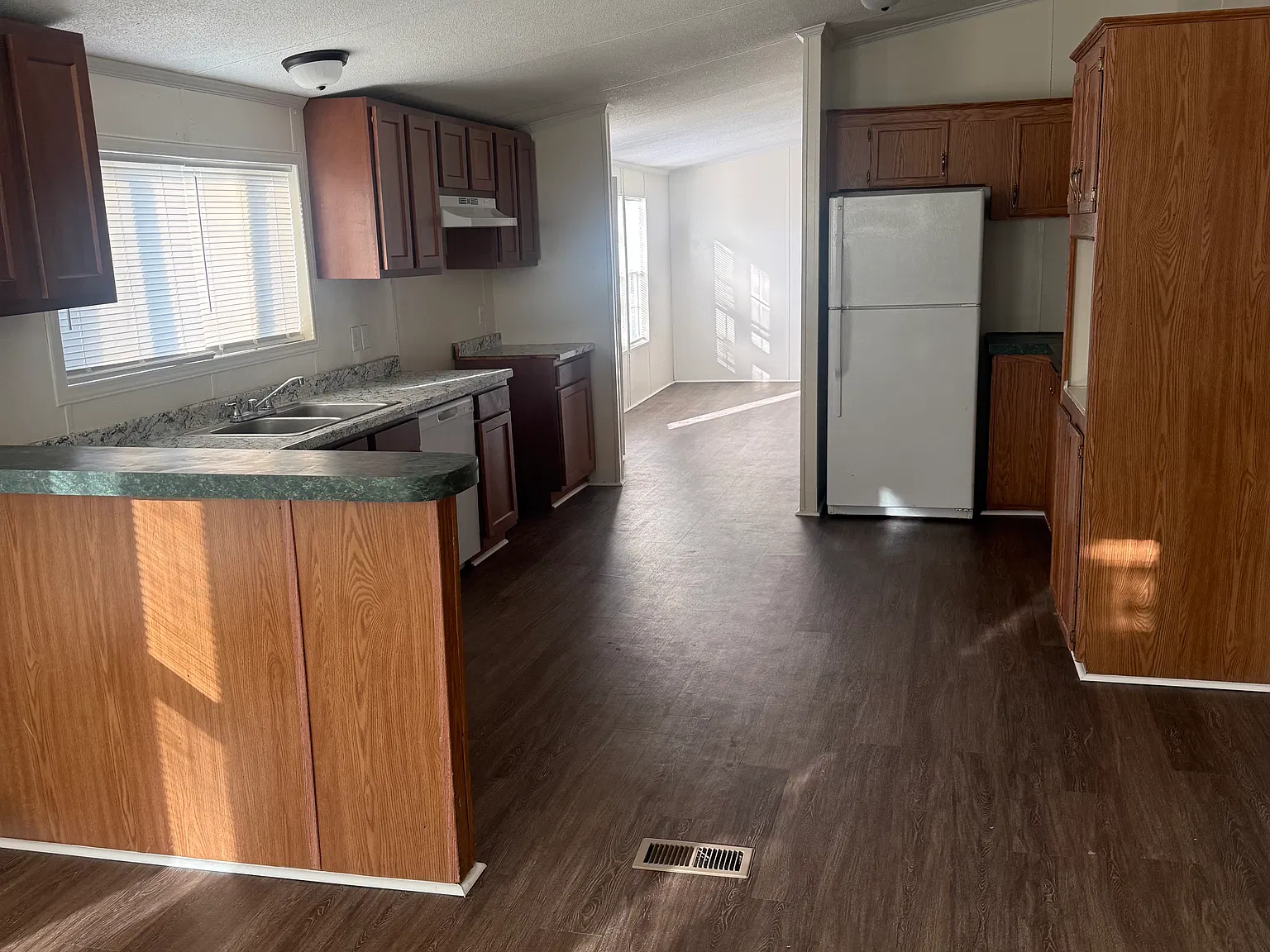 3 bed, 1620 sqft, $1,600 — Photo 2