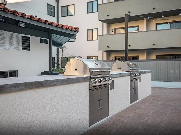 San Pasqual Apartments — Photo 40