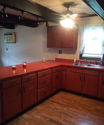 3rd image of 402 W Benham St