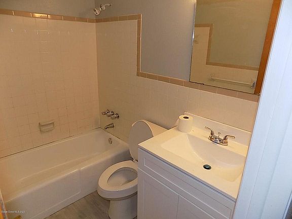 5th image of 212 Emerald Dr N #0