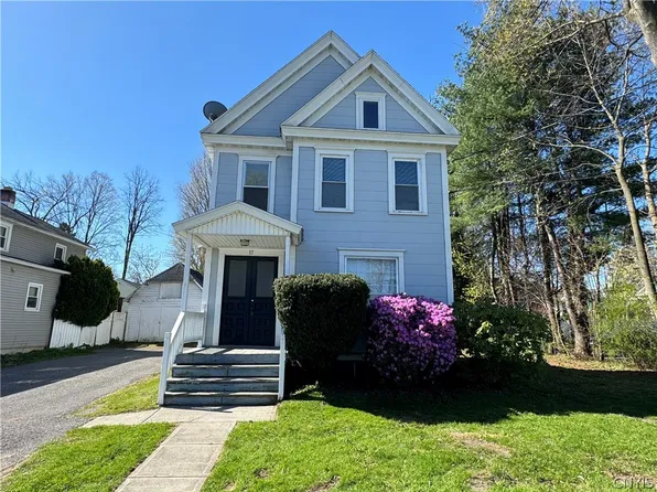 17 Tappan St, Baldwinsville, NY 13027