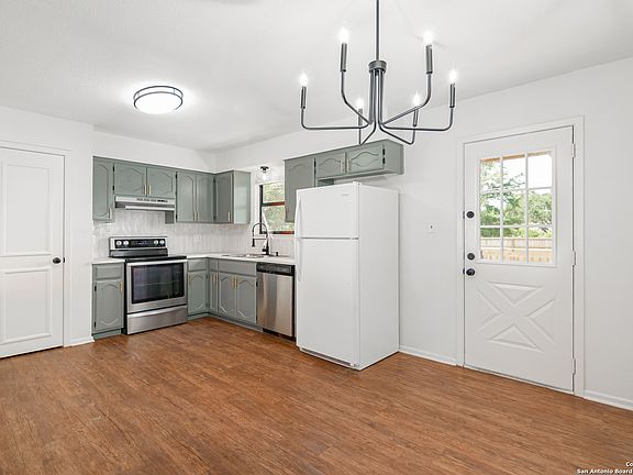 5th image of 109 OAK GROVE