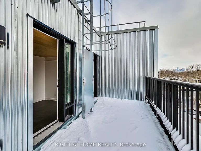 1602 Queen St E #PENTHOUSE — Photo 26