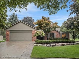 25511 Buckminster Dr, Novi, MI 48375