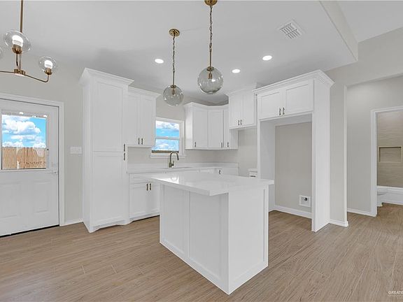 4th image of 312 N Leon Ave