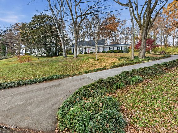 3rd image of 5819 Marilyn Dr