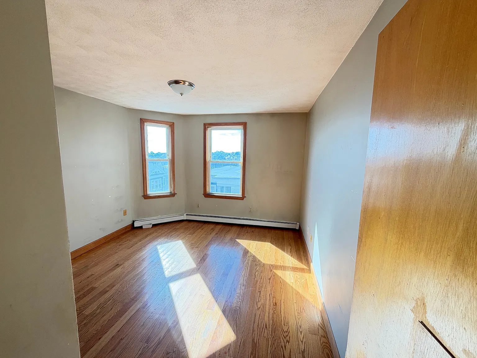3 bed, 1200 sqft, $2,800 — Photo 4