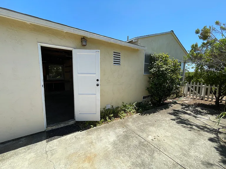 Aragon Dr — Photo 37