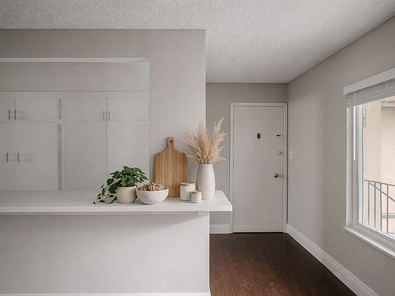 2nd image of 123 Mira Mar Ave #6