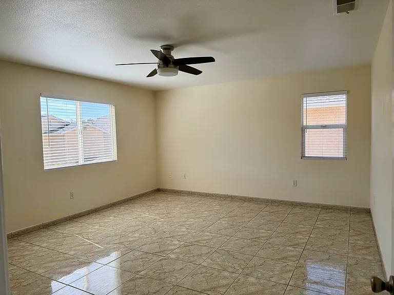 1561 Rebecca Ln — Photo 26