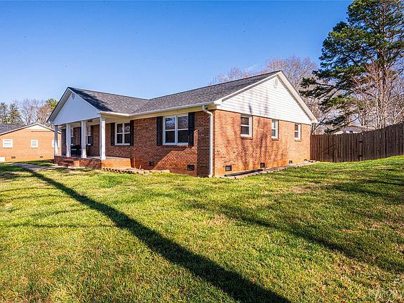 4th image of 1053 Willow Dr