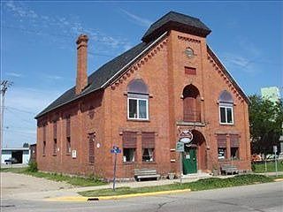 2nd image of 301 N Main St
