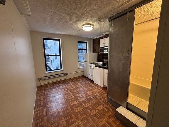 4th image of 38 Ludlow St #6A