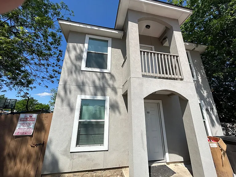 1615 N Navidad St — Photo 1
