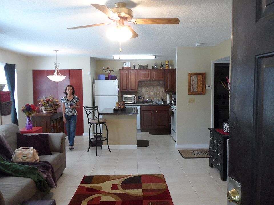 1st image of 375 Lakepointe Dr Unit 103