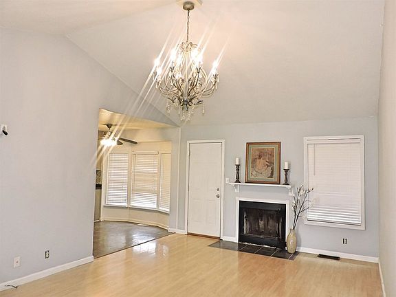 3rd image of 1233 Woodbridge Dr