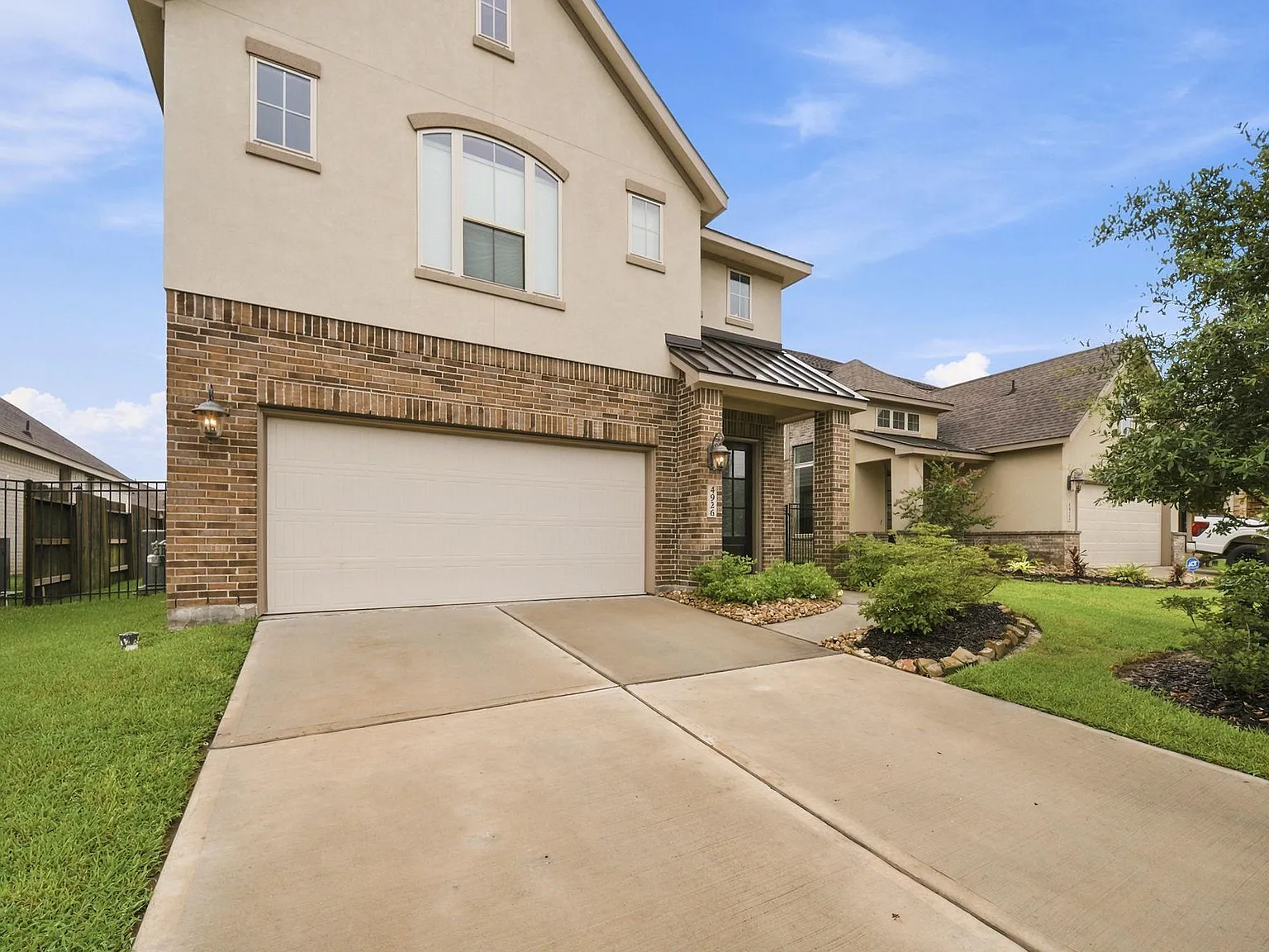 4 bed, 2.5 bath, 2113 sqft, $2,499 — Photo 2