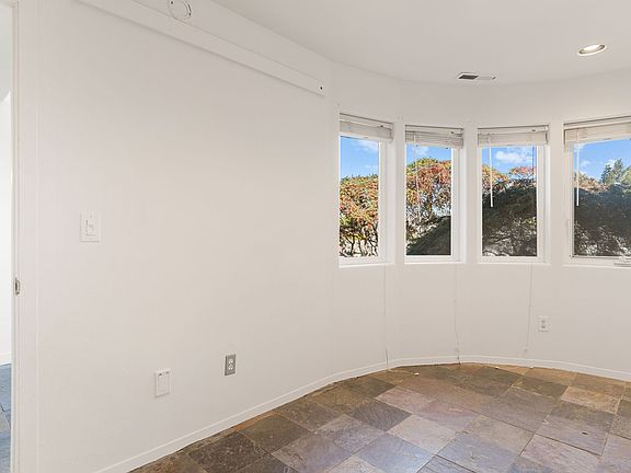 4th image of 301 Canyon Pl