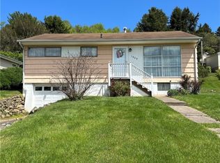 1409 Maple Ave, Bellaire, OH 43906