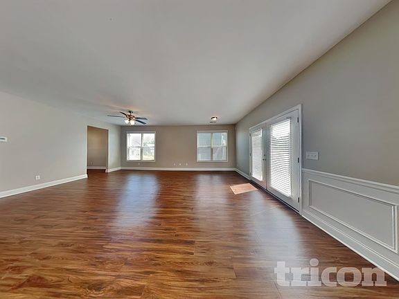 3rd image of 4853 Tower View Dr