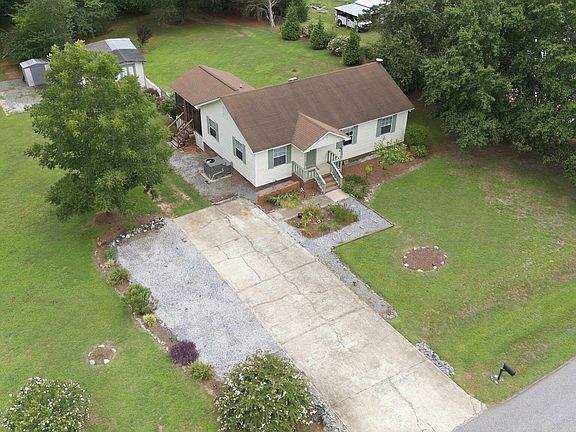 3rd image of 3805 Manor Dr