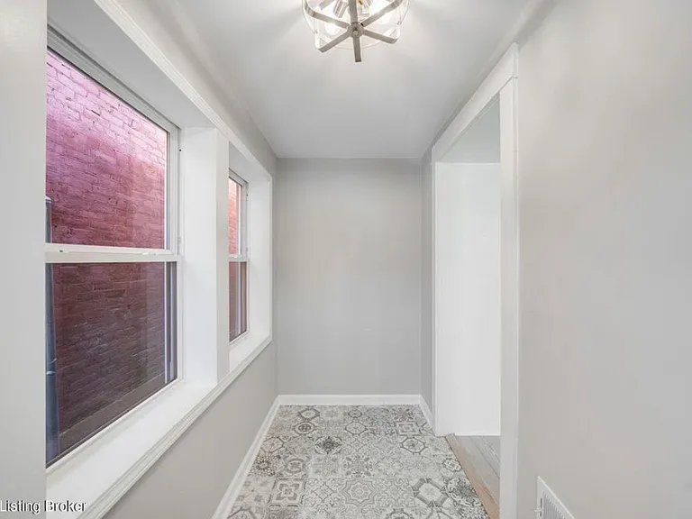 718 Henry Firpo St — Photo 2
