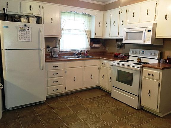 4th image of 765 Columbus Cir