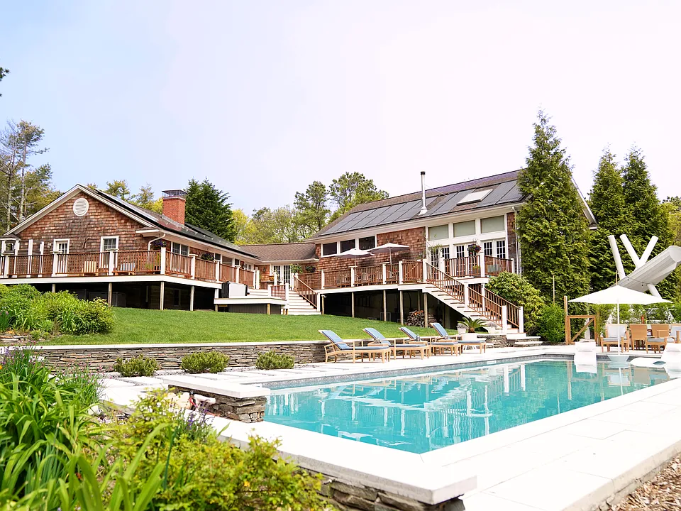 565 Montauk Hwy