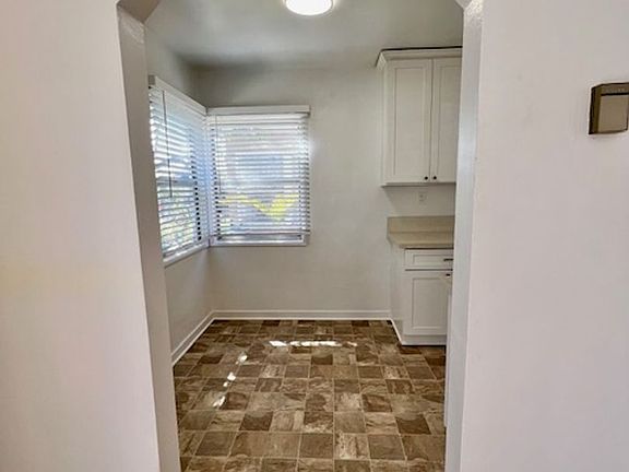 4th image of 642-648 Rose Ave #642