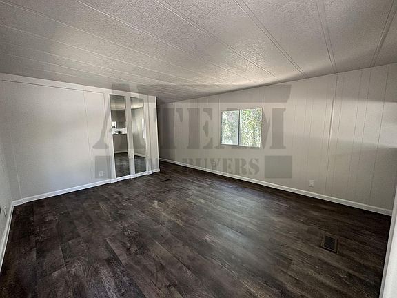 3rd image of 636 Lakeshore Dr