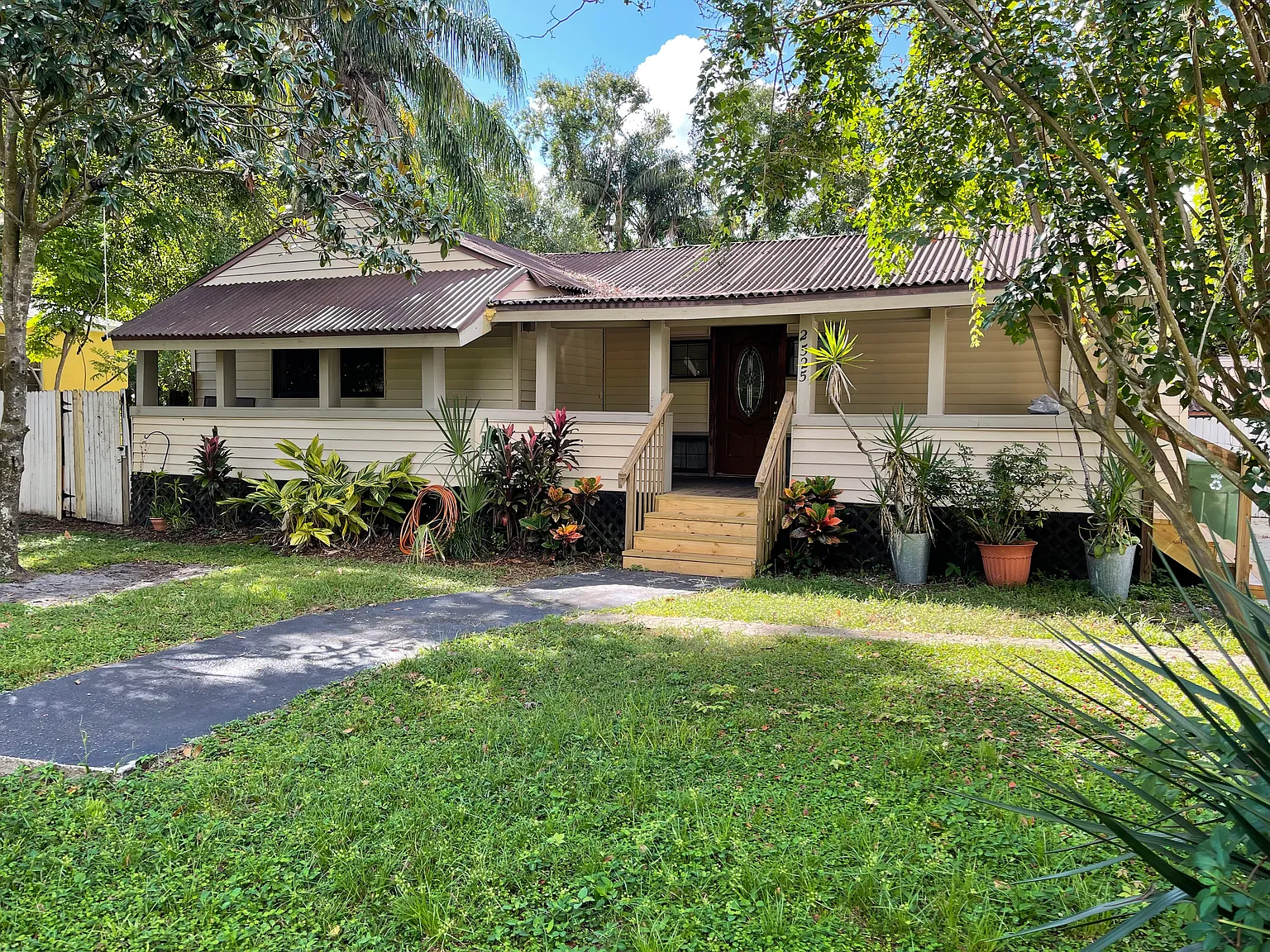 2525 Emma Cir — Photo 2