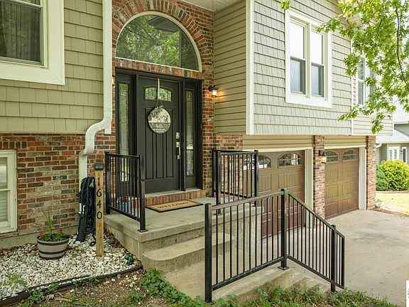 5th image of 1640 E Timber Ridge Dr