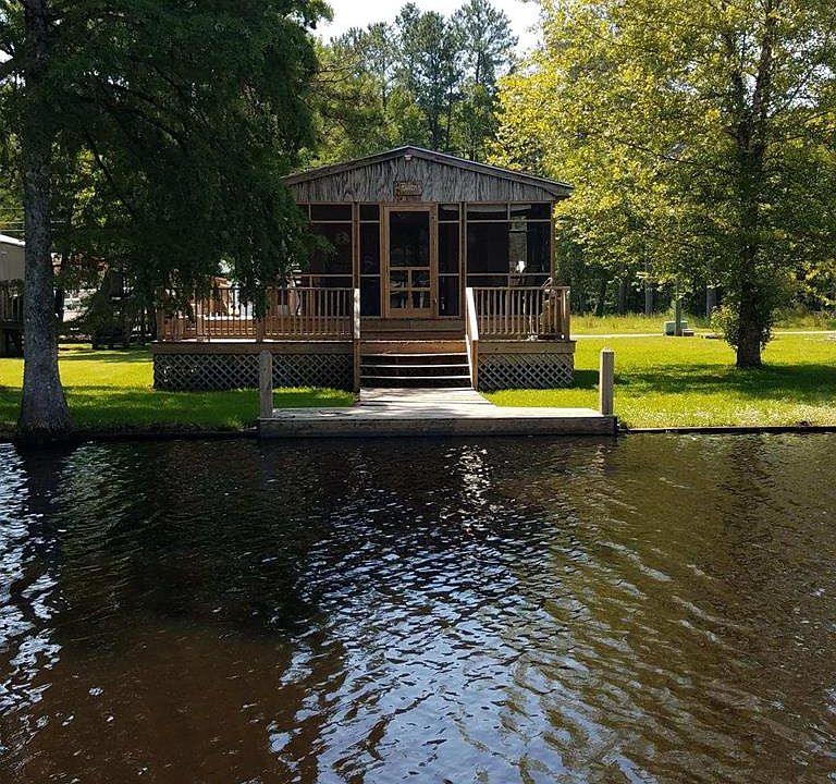 1st image of 115 River Dr
