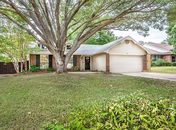 2nd image of 1717 Live Oak Ct