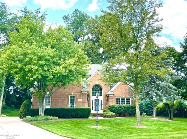 3732 Greenwood Dr, Rochester Hills, MI 48309