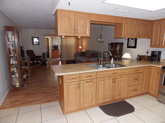 5th image of 7621 Greystone Dr #D0