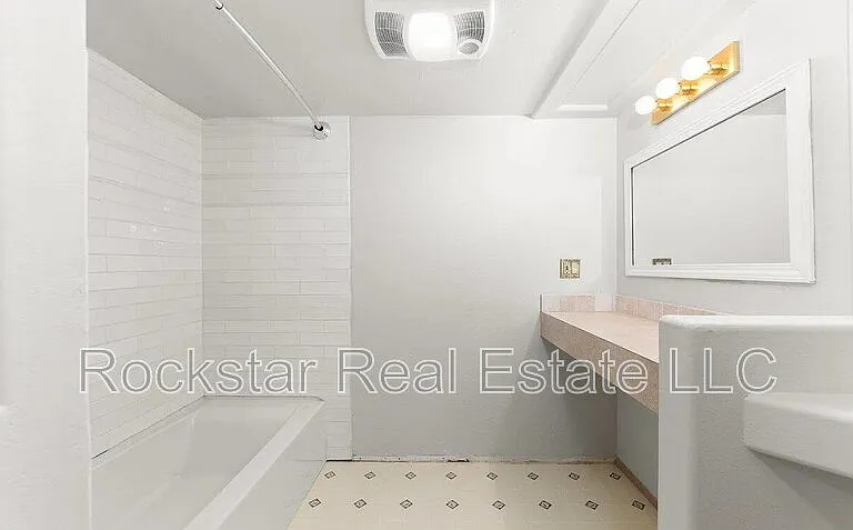 1110 E 28th Ave — Photo 14