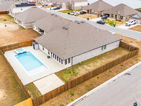 5th image of 3220 Ivy Lake Dr